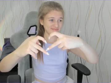 webcam girl kylie_mine live cam image #2938899