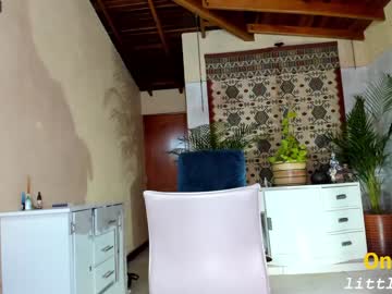 webcam girl little_izzi live cam image #5494367