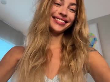 webcam girl cuteelsa_ live cam image #6366732