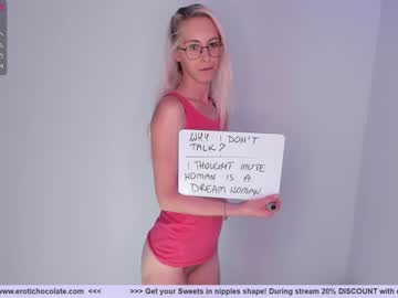 webcam girl girl_i_am live cam image #2529647