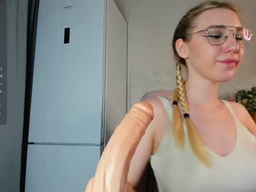 webcam girl nerdy_freyua live cam image #5112520
