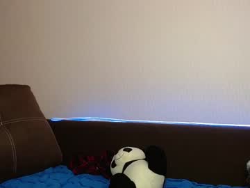 webcam girl courteous_raspberry live cam image #1240632