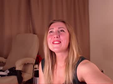 webcam girl foxydiamond2020 live cam image #6348328