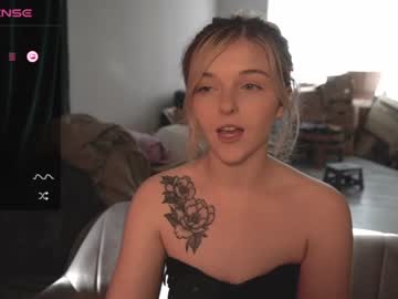 webcam girl lucydelovely live cam image #5383807