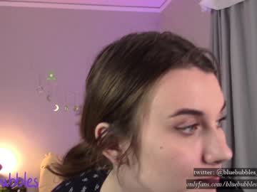 webcam girl blue_bubbles118 live cam image #1914434