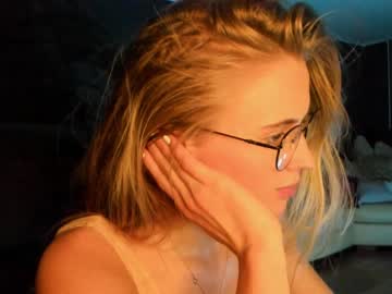 webcam girl linellali live cam image #3008477