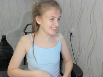 webcam girl kylie_mine live cam image #2917951