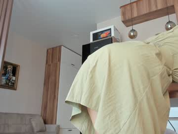 webcam girl melon_mussy live cam image #4783338