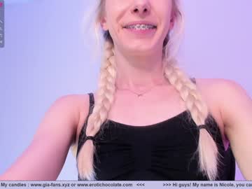 webcam girl girl_i_am live cam image #2921281