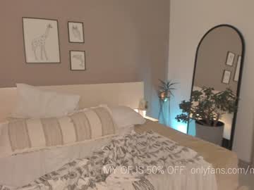 webcam girl melaniewood live cam image #2832039