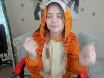 webcam girl kaleriaminx live cam image #3442368