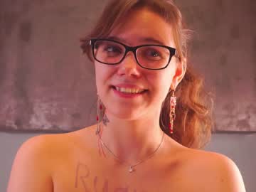 webcam girl lyle_art live cam image #6502943
