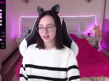 webcam girl queen_kitty1818 live cam image #3266218
