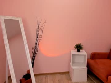 webcam girl lottie_shine live cam image #3144526