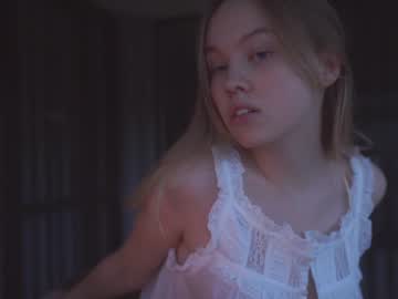 webcam girl bibi_it_is live cam image #4459539