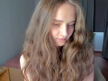 webcam girl sunshy_girl live cam image #4231930