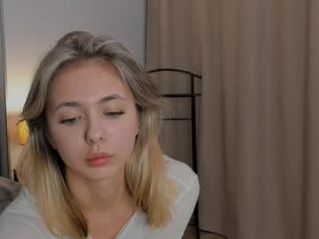 webcam girl mildredgarrett live cam image #7058117
