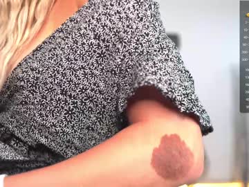 webcam girl kelly_the_horniest live cam image #5123488