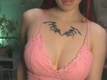 webcam girl ella_knockers_xl live cam image #1701239