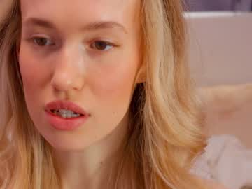 webcam girl lolly_bella_ live cam image #1570746