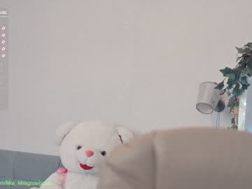 webcam girl mia_milagros live cam image #2022069