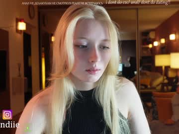 webcam girl bestblondiiecb live cam image #4405635