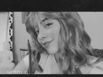 webcam girl megan_world live cam image #1755700