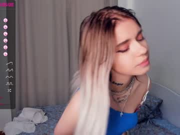 webcam girl elfas_cute live cam image #4868239