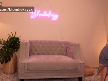 webcam girl blondiekayy live cam image #1904886