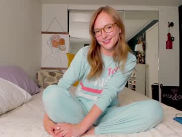 webcam girl innocentprovenguilty live cam image #2094100