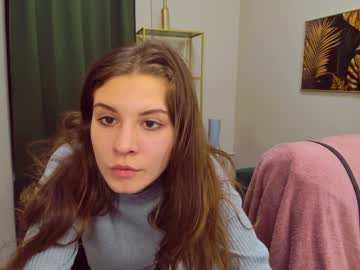 webcam girl aurora_bray live cam image #2807591