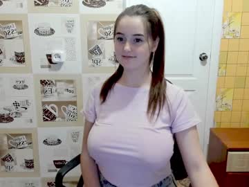 webcam girl emmika_ live cam image #1904895