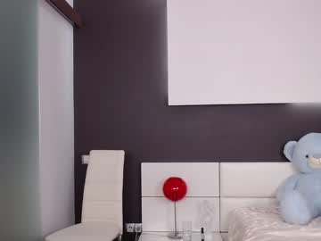 webcam girl yana_squrel_22 live cam image #2432371