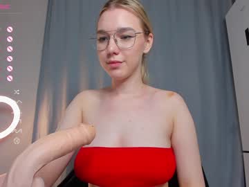webcam girl nerdy_freyua live cam image #5701880