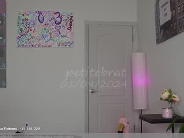 webcam girl petitebrat live cam image #6139778