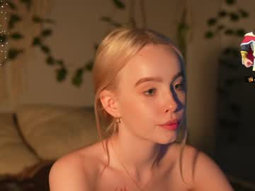 webcam girl mother__of__dragons live cam image #5702109