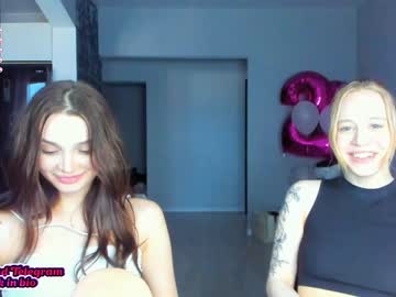 webcam girl your__voice live cam image #1884703