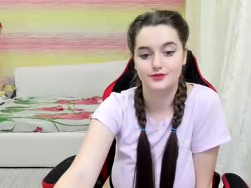 webcam girl emmika_ live cam image #1488854