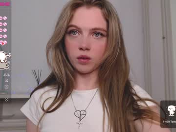 webcam girl small_blondee live cam image #3102087