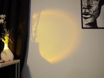 webcam girl lucie_beltran live cam image #4928391