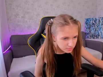 webcam girl nelly_mine live cam image #2562484