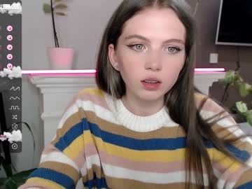 webcam girl small_blondee live cam image #2772669