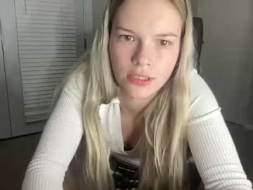webcam girl sarahcupcakes2005 live cam image #5237955