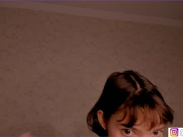 webcam girl bzzzme live cam image #4939540