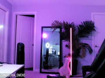 webcam girl oliviaowens live cam image #4955338