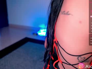 webcam girl alicia_uwu live cam image #3003800