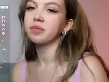 webcam girl small_blondee live cam image #4567106