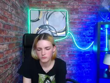 webcam girl emily_willes live cam image #5104799