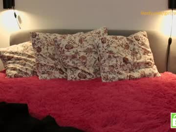 webcam girl girl_u_never_met live cam image #6420131
