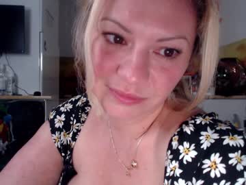 webcam girl kiradivine live cam image #1811561
